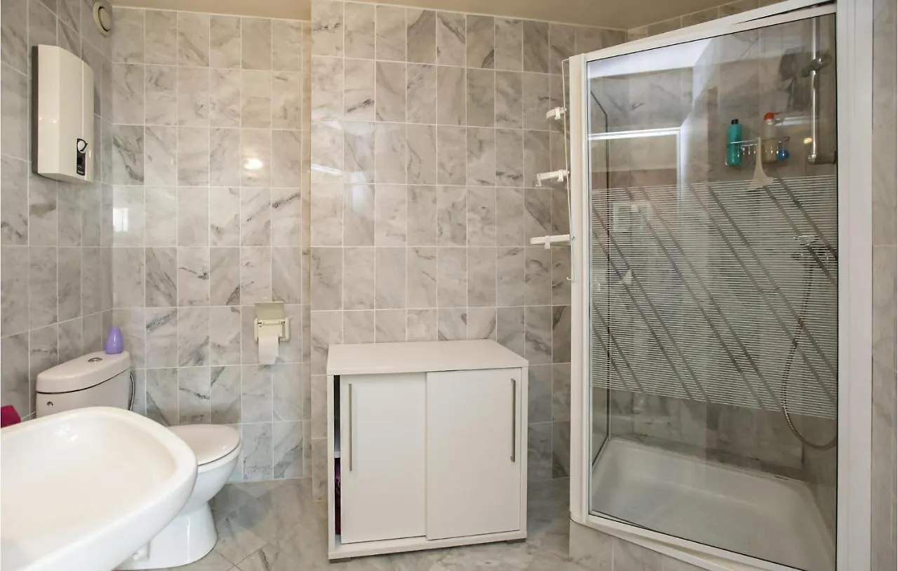 1 Bedroom Lovely Apartment In Oostende 0*, Ostenda